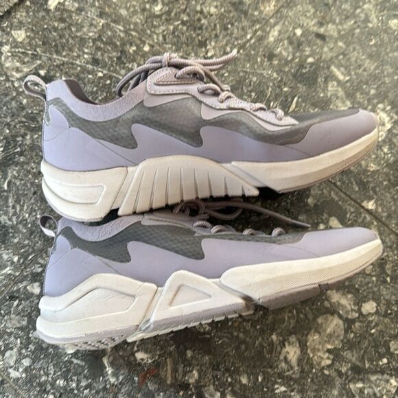 Fabletics Larchmont Performance Sneaker. Light plum. Mesh insets. Lace-up. 7.5 - Picture 6 of 9